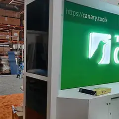 LED-lit digital booth graphics improving visitor engagement