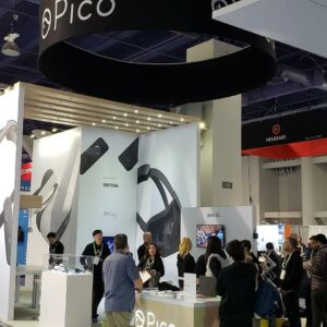 Engaging visitors with VR booth displays