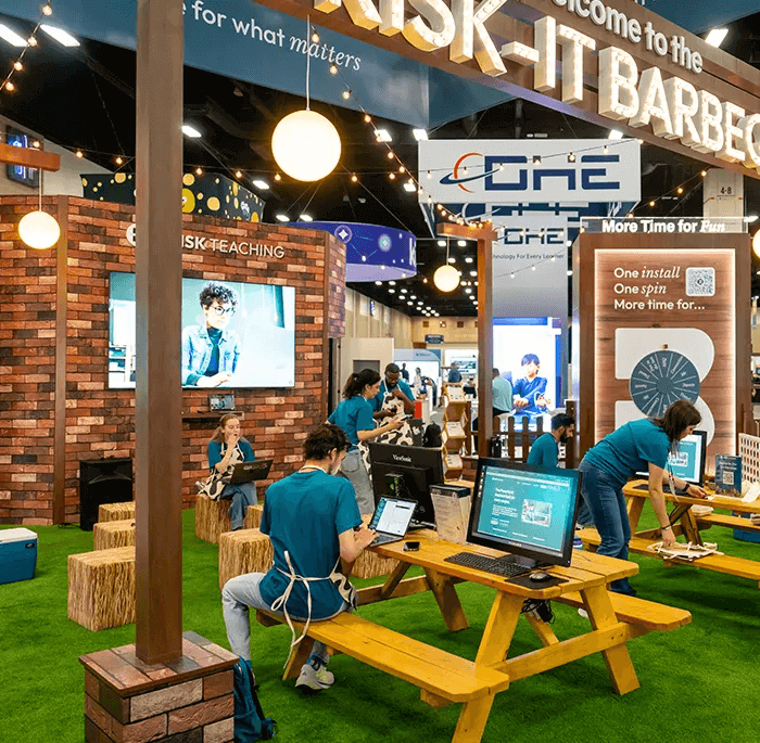 30x30 Trade Show Booth, Well-Done!
